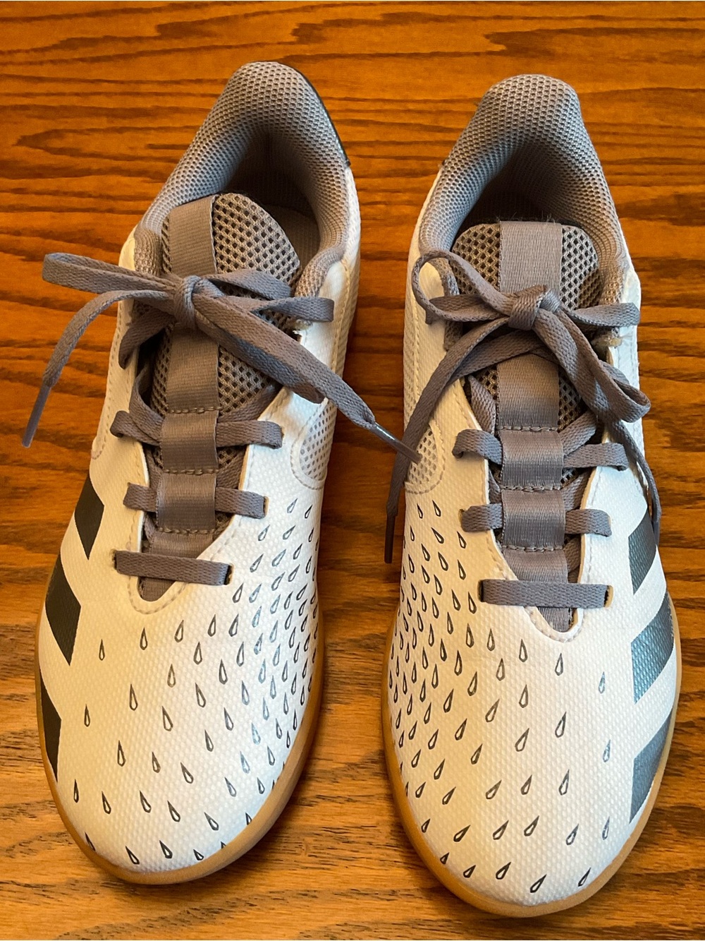 Adidas Predator Indoor Soccer Shoes, White Silver Grey, Big Boys Sz 4.5 - Picture 2 of 7